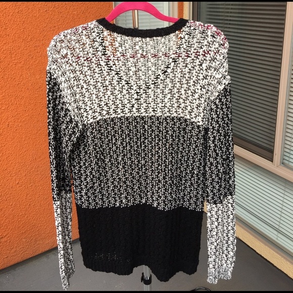 Two by Vince Camuto black and grey knit striped sweater - Picture 5 of 5